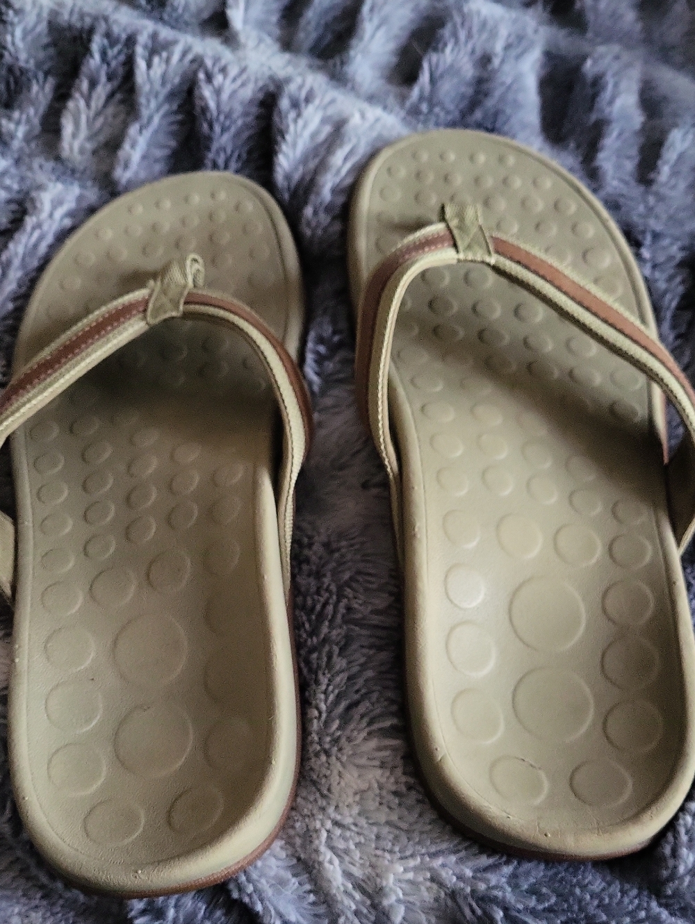 Vionic Flip Flop Sandals in Olive Green - Comfortable Everyday Wear